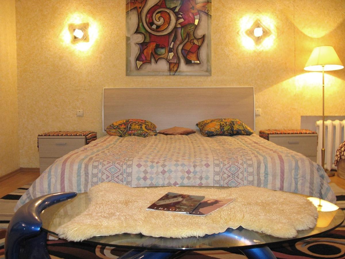 Apartment Triokhsviatytelskaya Street 3 Kiev Luaran gambar